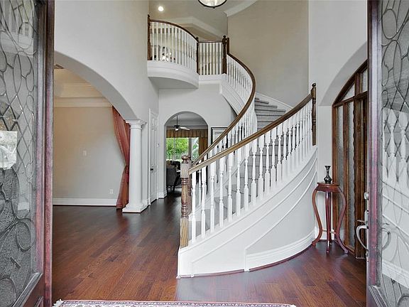 3rd image of 5410 Oakville Ct