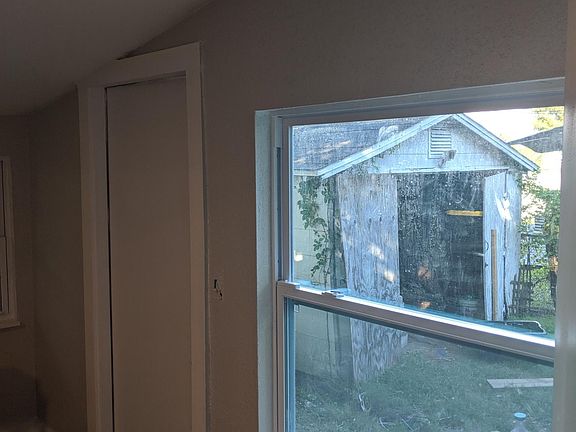 4th image of 2581 Grove Park Ave N