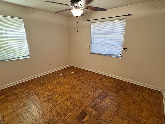 5th image of 815 NW 32nd Pl
