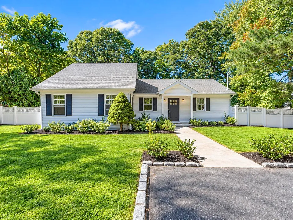 212 N Evergreen Dr