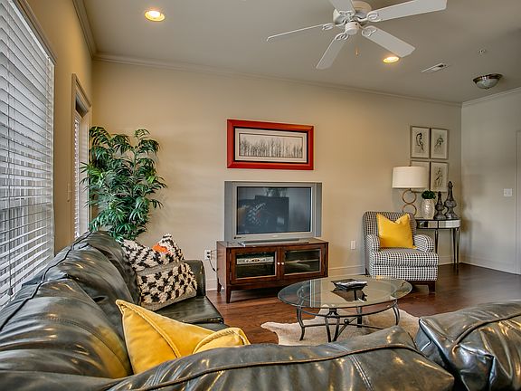 4th image of 700 15th St Unit 3404