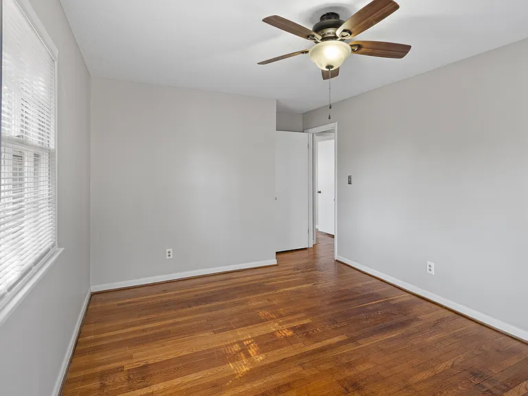 400 Hallmark Rd — Photo 28
