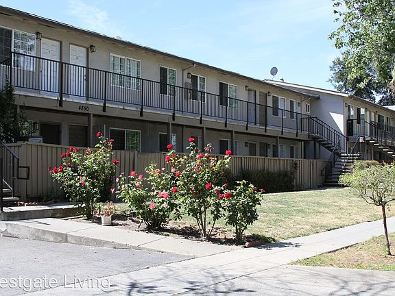2nd image of 4850 Hamilton Ave APT 14