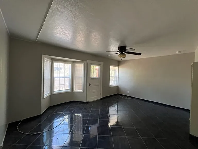RV T 1063-1067 — Photo 15
