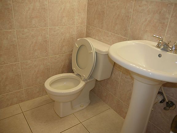 4th image of 6345 Newtown Cir