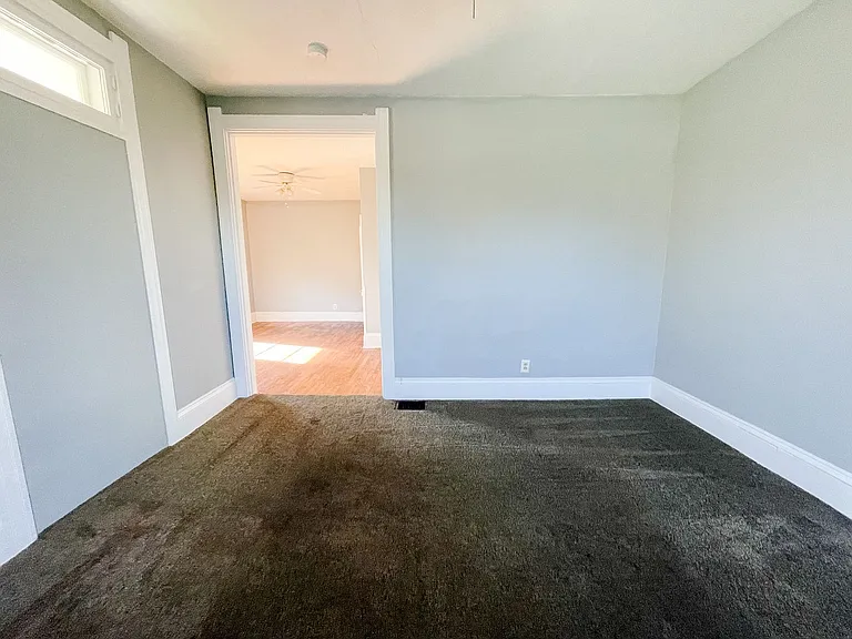 258 SW 2nd St — Photo 15
