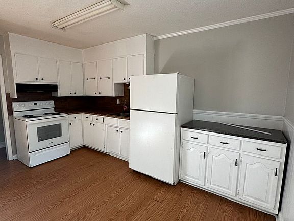 4th image of 341 Laurel St