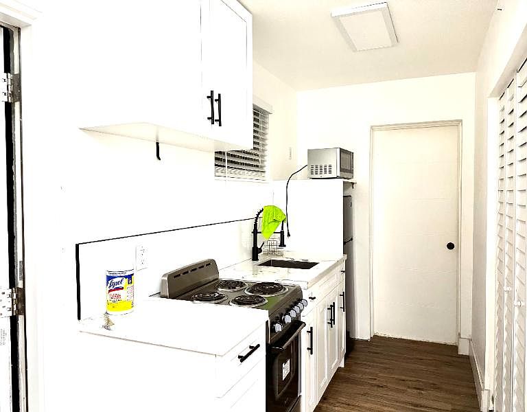 1st image of 808 Middle St #3B