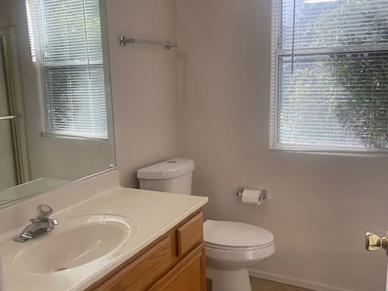 1690 W Wagon Wheel Rd — Photo 10