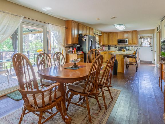 3rd image of 400 Lupine Dr