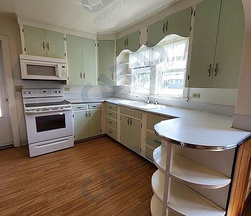3rd image of 1112 4th St E