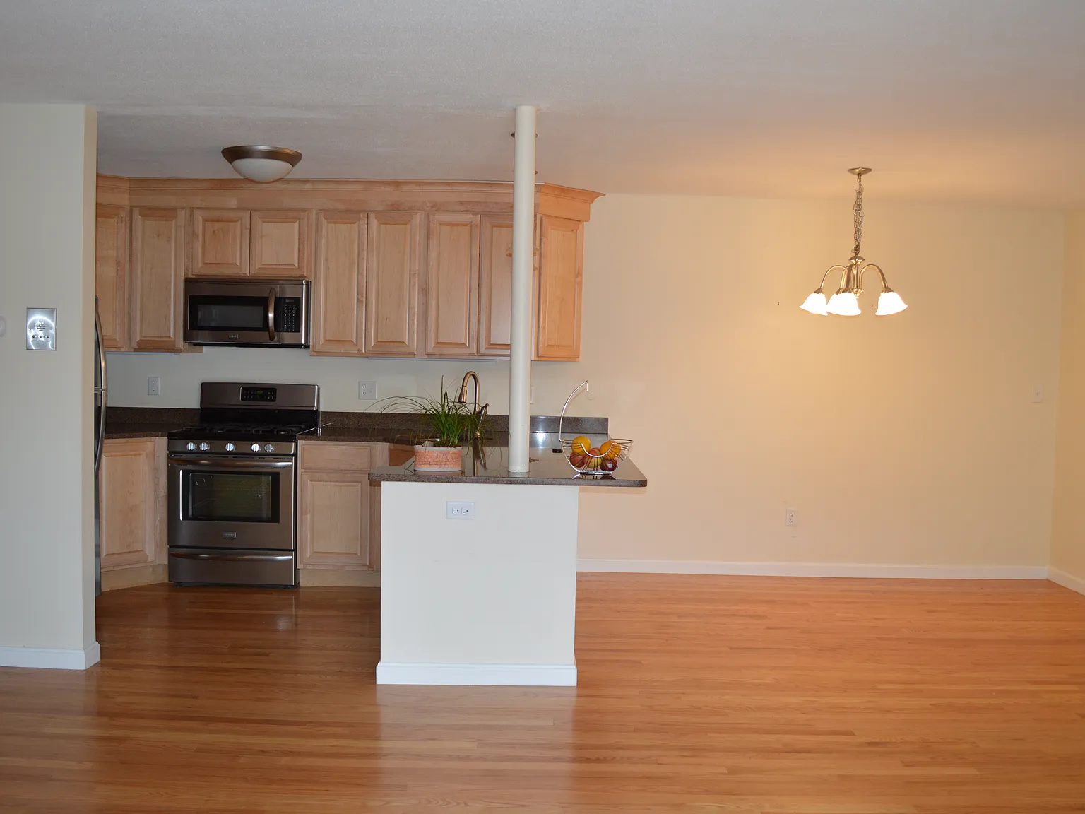 2 bed, 1037 sqft, $2,500 — Photo 2