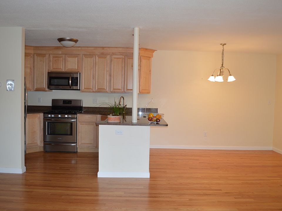 2nd image of 8 Crescent Dr APT 5