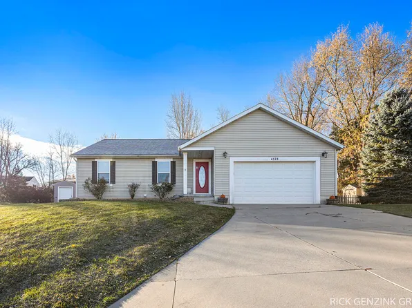 4528 Grand Ridge Dr SW, Wyoming, MI 49418