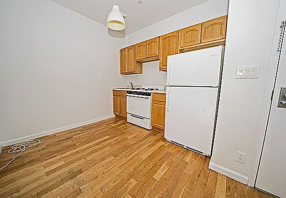 3rd image of 543 Kosciuszko St #3B