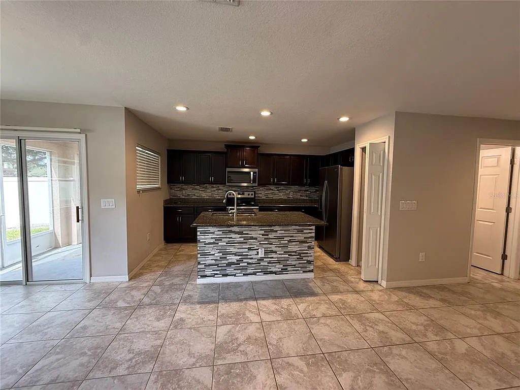 4 bed, 3.0 bath, 1742 sqft, $2,500 — Photo 2
