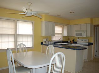 44 Oakwood Dr, Parlin, NJ 08859