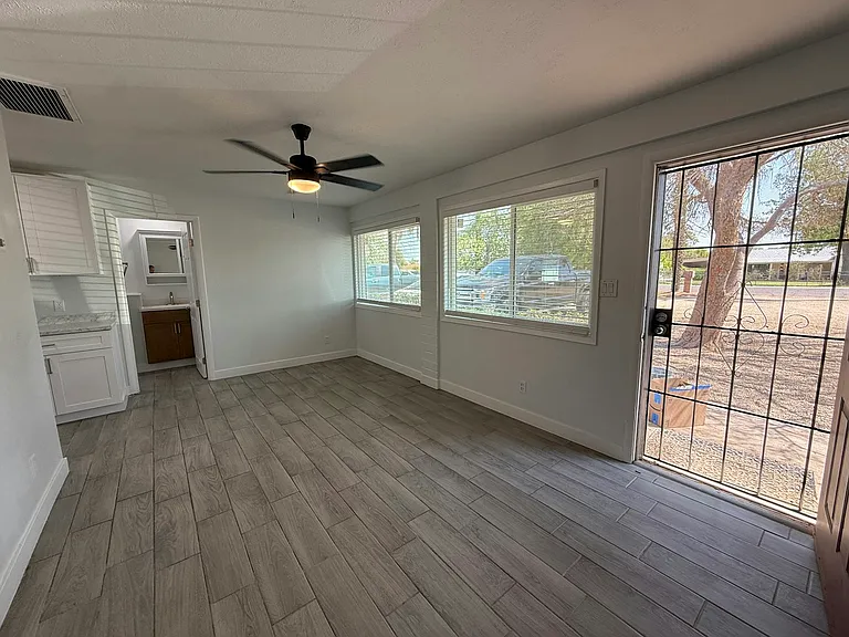 2206 W Vista Ave #B — Photo 8