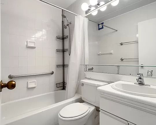 4th image of 300 Cathedral Pkwy #9D
