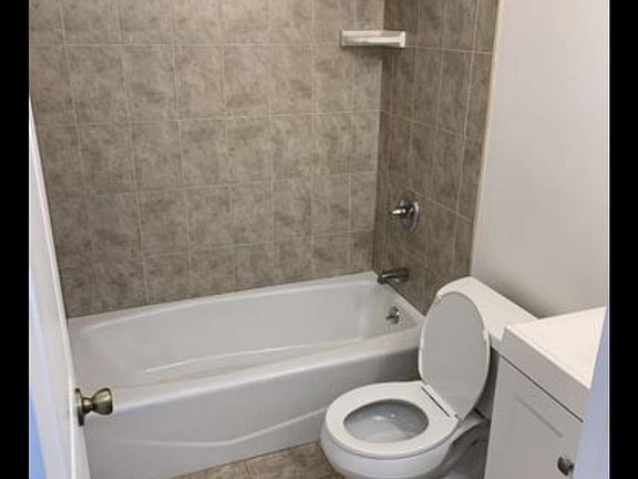 5th image of 197 N Railroad St #2
