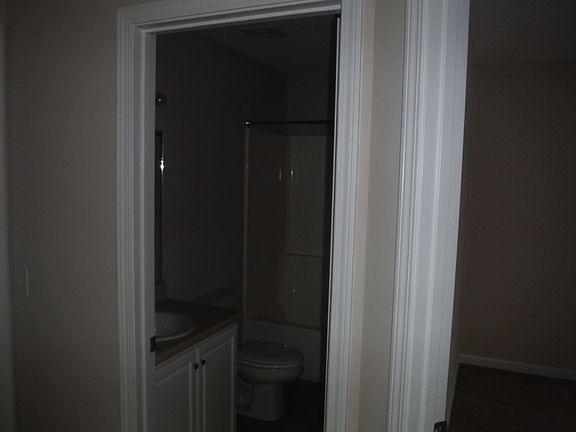 3rd image of 118 Thistlewood Dr