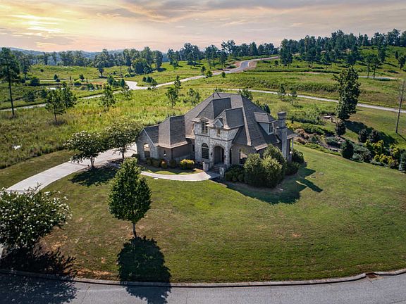 2nd image of 304 Blueberry Dr