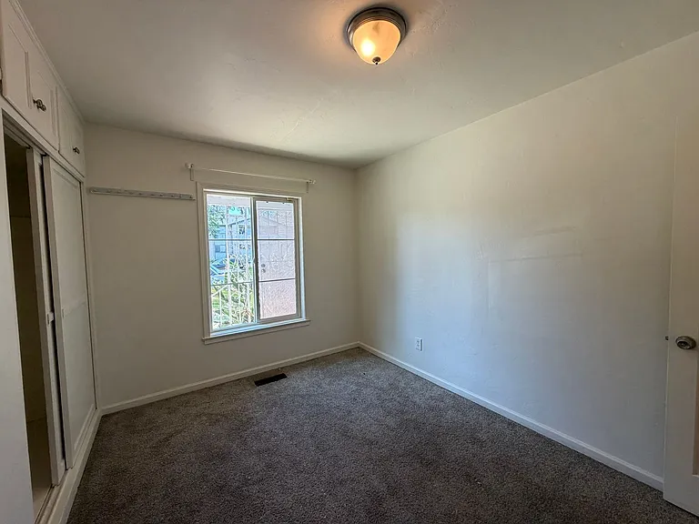 564 E St — Photo 11