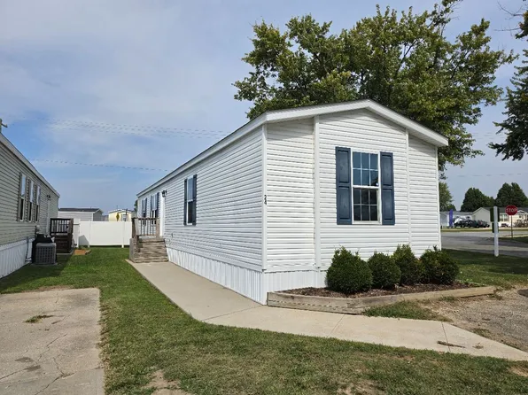24 Holly Park Dr #Hp24, Greenwood, IN 46143