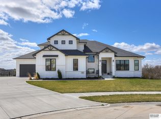 21061 Valley Cir, Elkhorn, NE 68022