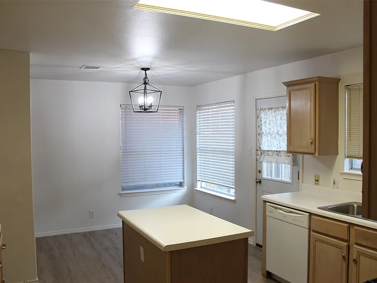 810 Minturn Ln — Photo 12