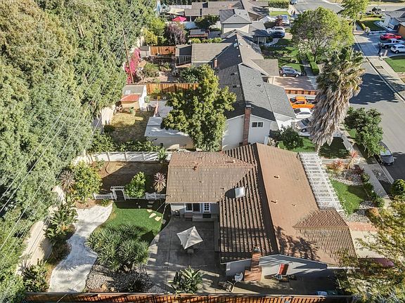 4th image of 1048 Almarida Dr