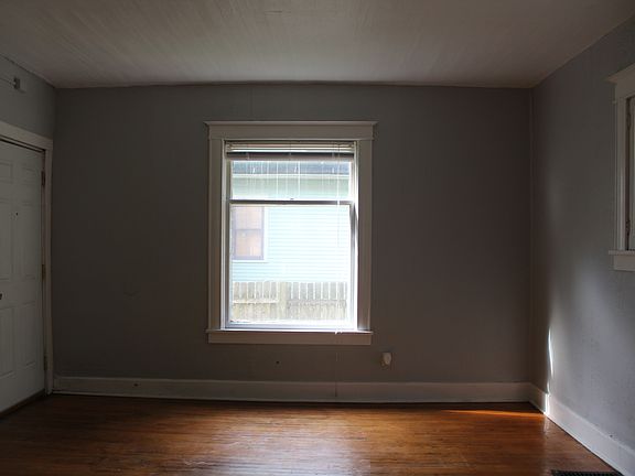 2nd image of 533 Elm St #3