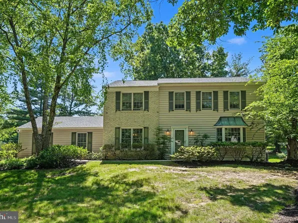 1070 Shepard Dr, Blue Bell, PA 19422