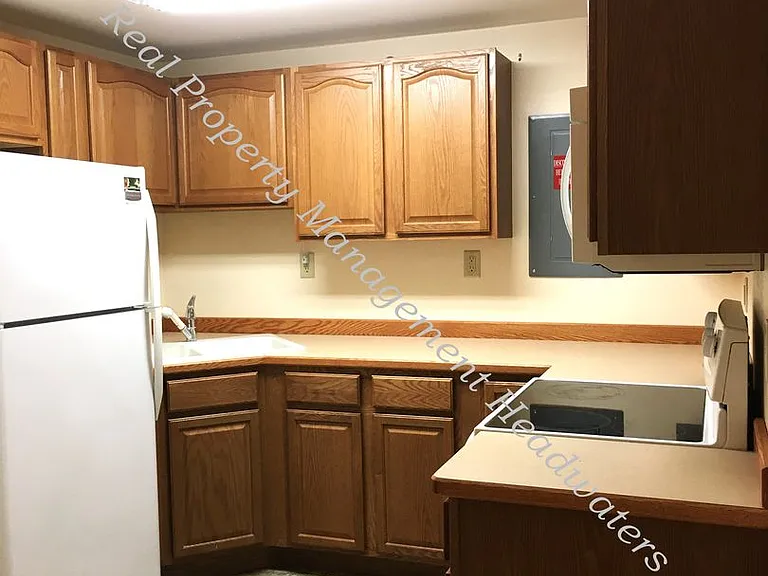 1311 Peosta Ave — Photo 3