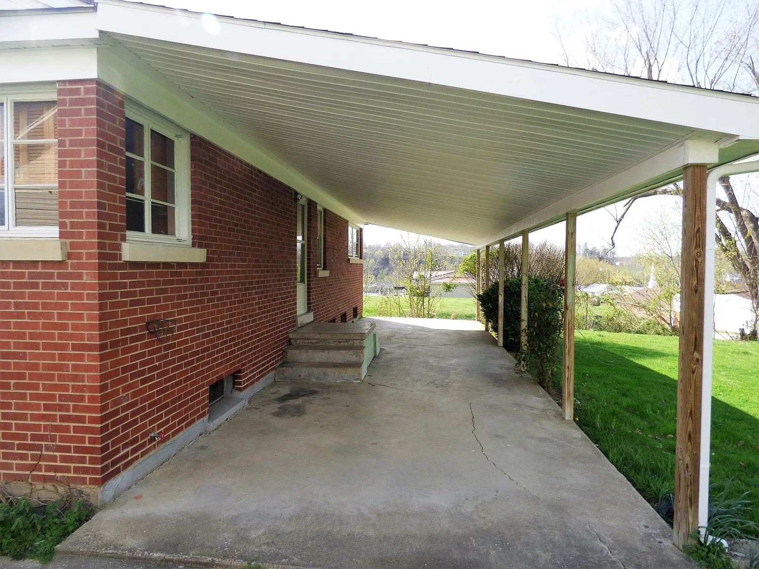 Wendell Ct, West Liberty — Photo 2
