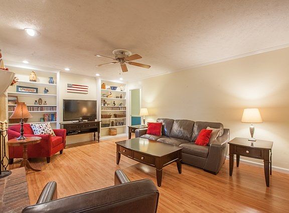 2nd image of 517 San Salvador Dr