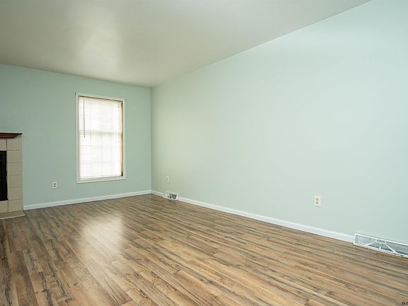 4th image of 615 Elk Cir