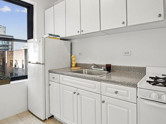 5th image of 200 W 16th St APT 7C