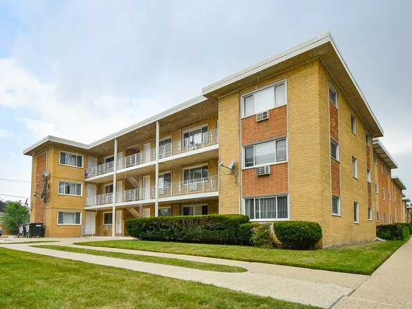 4600 River Rd APT C2, Schiller Park, IL 60176