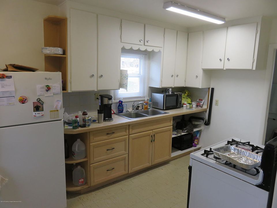2nd image of 130 S 9th St