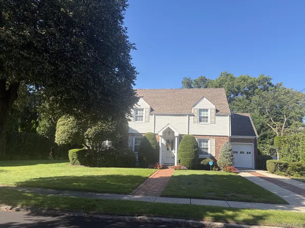 49 Ogden Avenue, East Williston, NY 11596