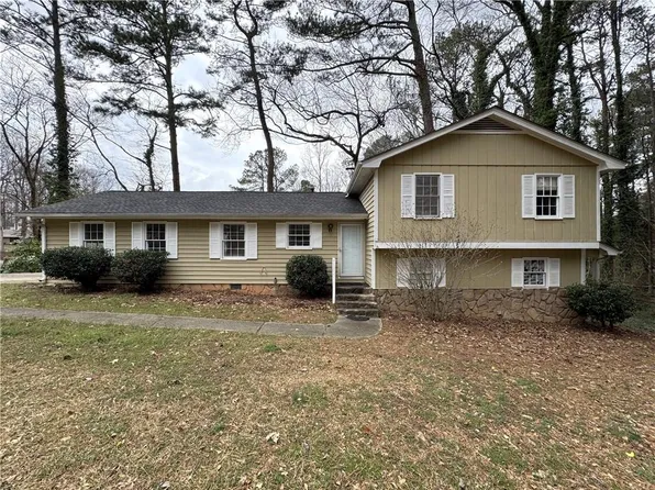 2717 Rosemont Dr, Lawrenceville, GA 30044