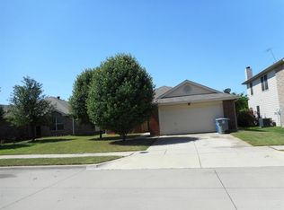 1351 Falcon Dr, Grand Prairie, TX 75051