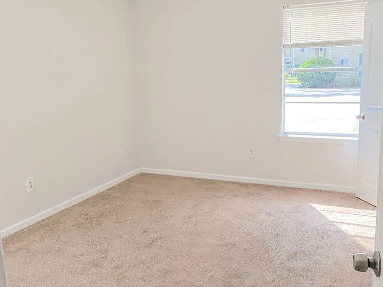 Woodland Trace Apartments — Photo 26