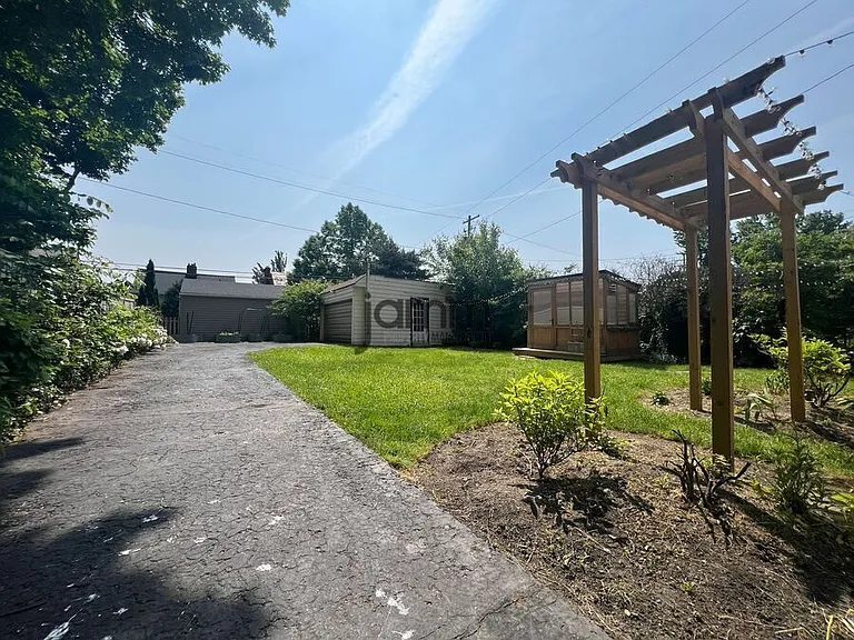 2551 Charney Rd — Photo 31