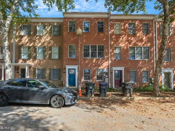 864 Hr Dr SE, Washington, DC 20032