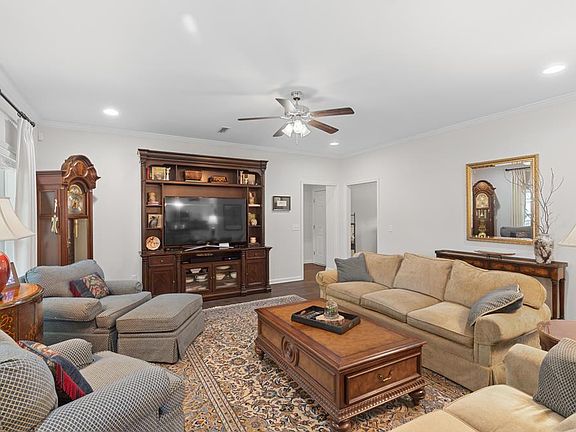 4th image of 106 Yarmouth Ct