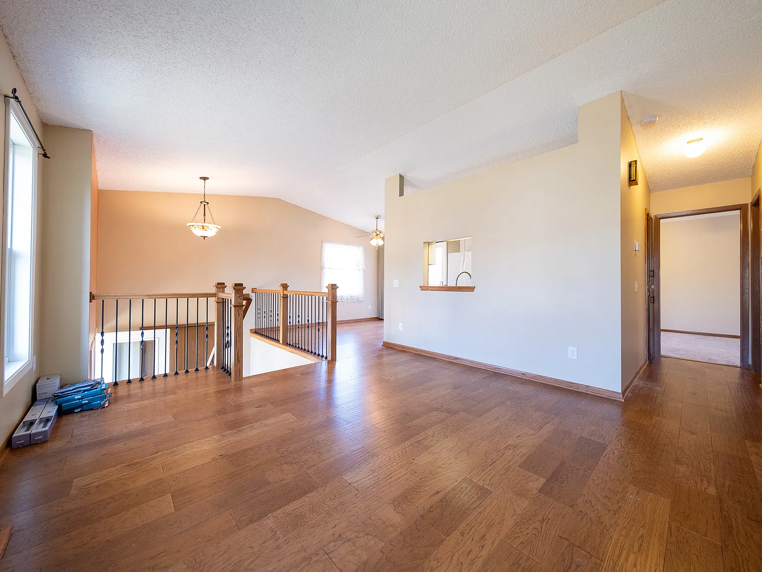 Flagstaff Court South, Rosemount (16211) JP DG1 - 1 — Photo 2