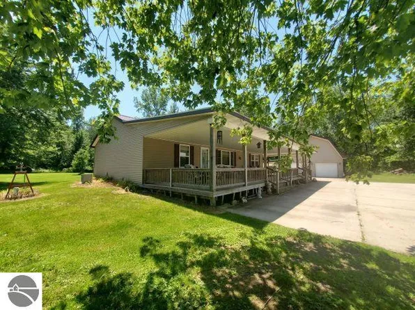 965 Saganing Rd #965, Bentley, MI 48613