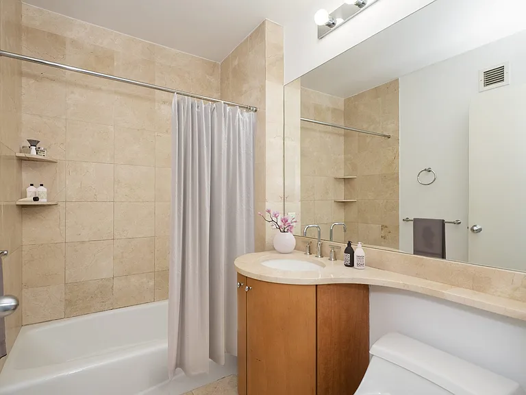 222 E 34th St #1116 — Photo 6
